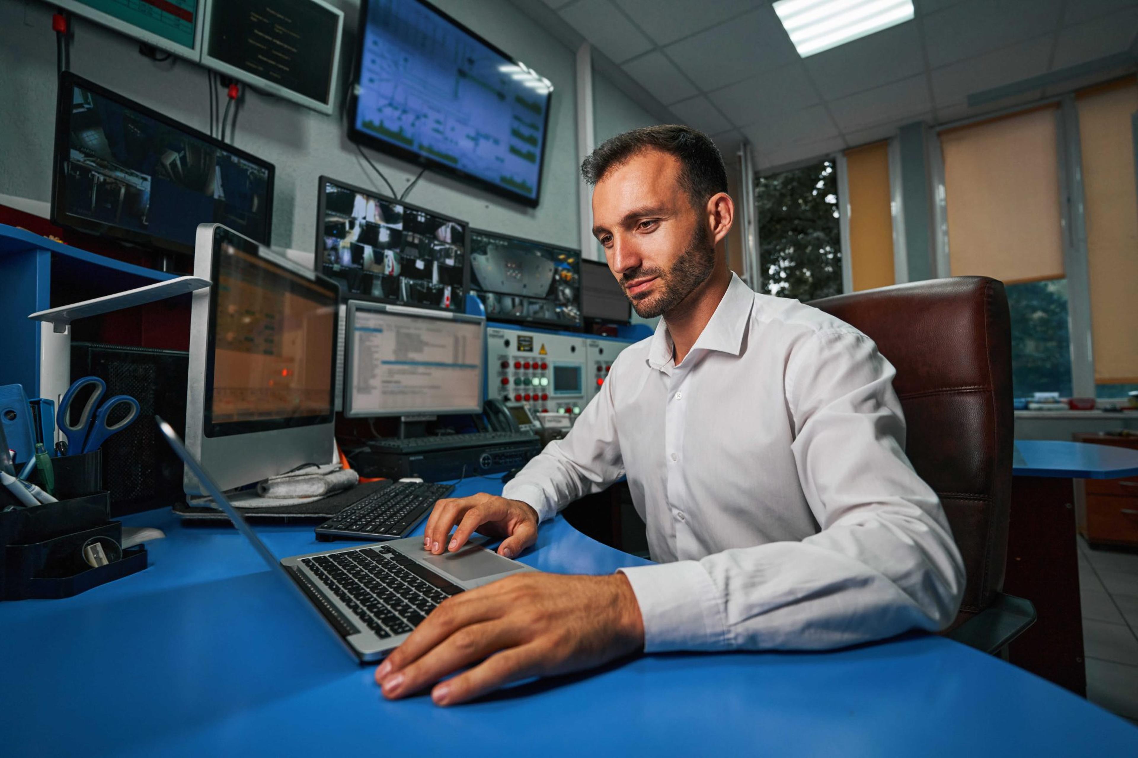 Tudo sobre o <strong>Centro de Controle Operacional da sua frota</strong>